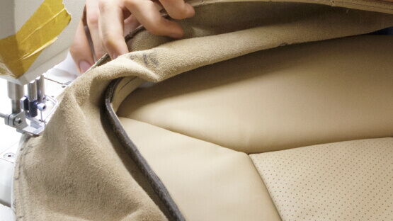 Ledersitze neu beziehen oder Autositze für Oldtimer? In der Autosattlerei Freier arbeiten wir gerne sehr, sehr originalgetreu – nicht nur mit Fachkompetenz und Sorgfalt, sondern vor allem auch mit Leidenschaft für unseren Beruf.