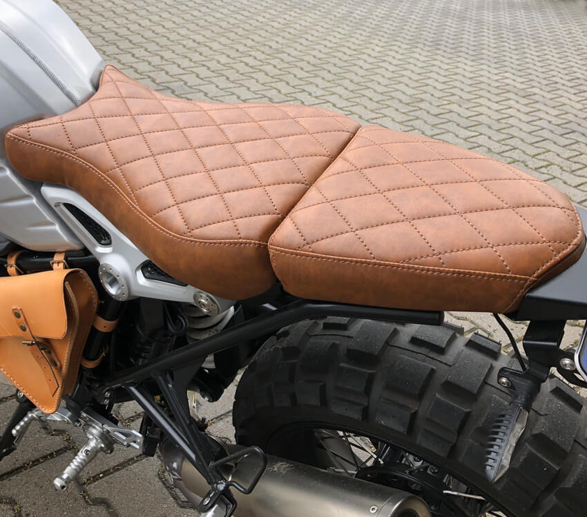 Noch eine nach persönlichen Vorlieben gefertigte Motorradsitzbank aus der Autosattlerei Freier.