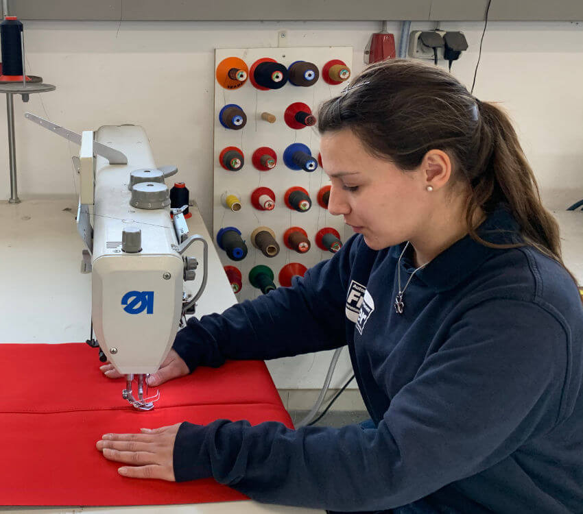 Wir machen den Handwerksberuf Sattler bzw. Fahrzeugsattler schon lange auch für Frauen attraktiv.