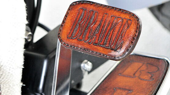 Autosattlerei Freier – Pedal-Leder BREAK und zur Orientierung ein Leder RIGHT. Autosattlerei Freier – Pedal-Leder BREAK und zur Orientierung ein Leder RIGHT.