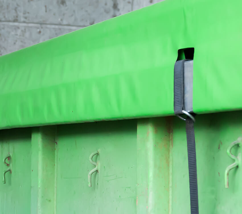 PVC-Planen für Abfall-Container aus der Autosattlerei Freier sind sehr, sehr strapazierfähig.