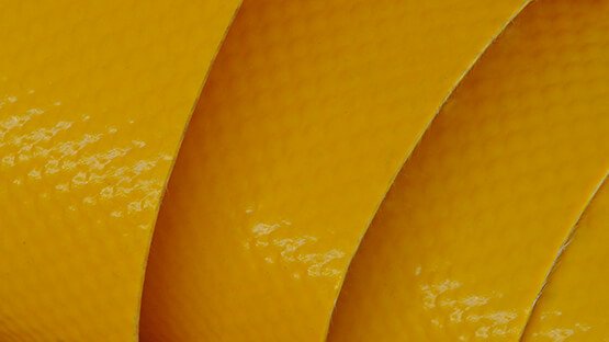 Auf, nicht von der Rolle: PVC-beschichtetes Polyestergewebe in bester Qualität. Auf, nicht von der Rolle: PVC-beschichtetes Polyestergewebe in bester Qualität.